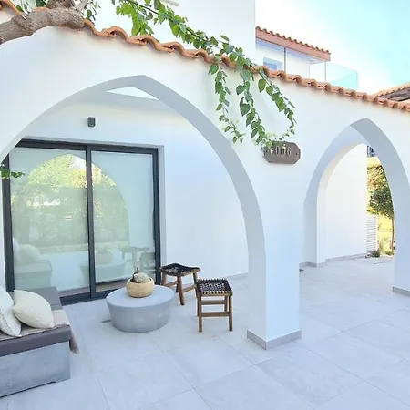 Phaedrus Living: Seaview Luxury Venus
